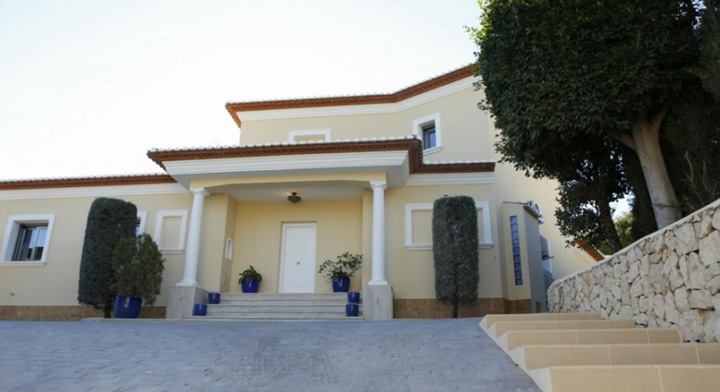 Neoclassical style villa for sale in Benissa with sea views