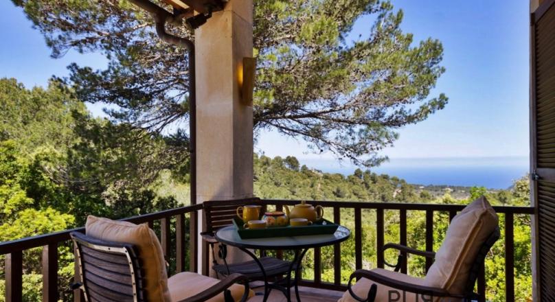 Feel the other Mallorca. The North. In the mountains at Valdemossa. PURE view.