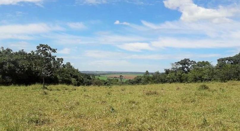 the sale of six plots of land near Pirenópolis