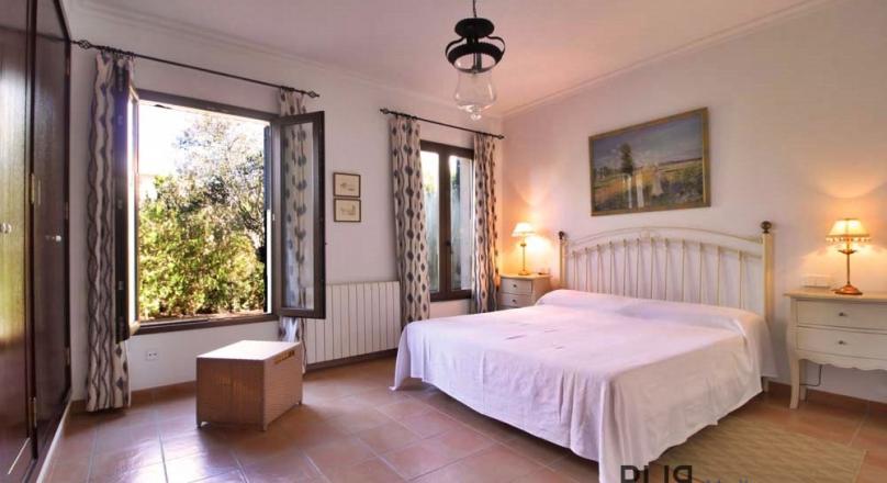 Real rarity. Villa 5 bedrooms. 3 minutes to the sea. Holiday rental license. And the price !
