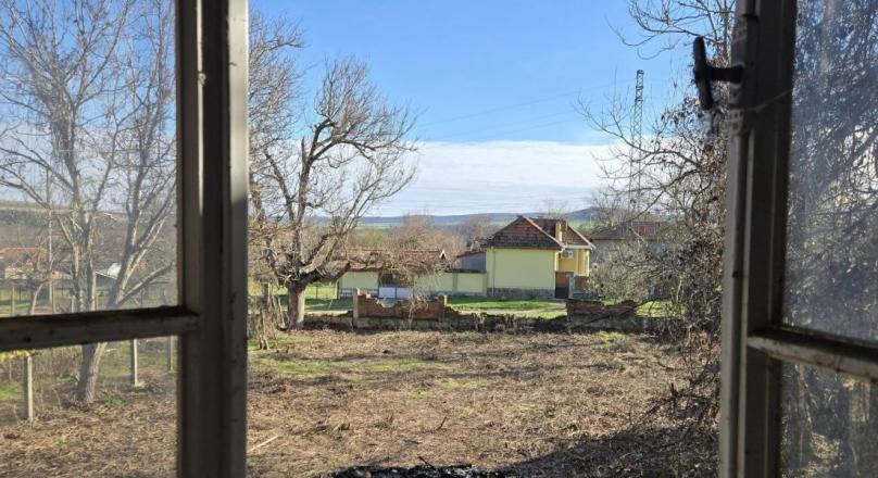 Bulgarian house for sale in village Ostritsa