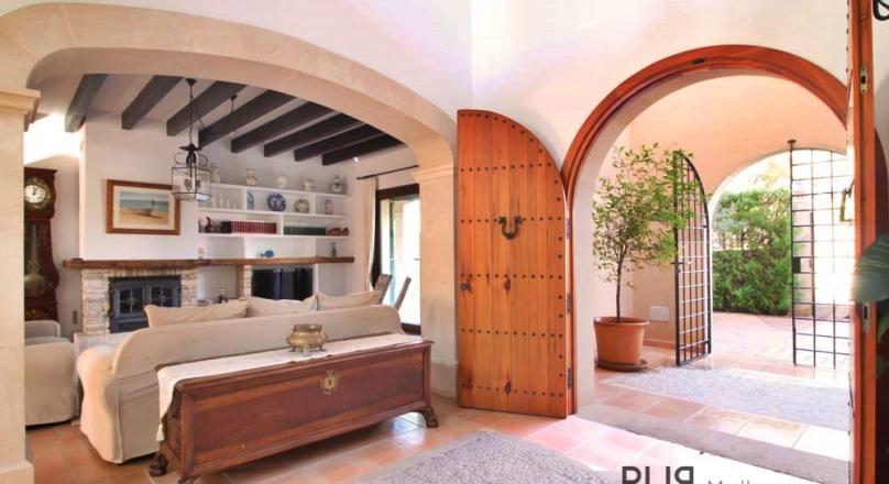Real rarity. Villa 5 bedrooms. 3 minutes to the sea. Holiday rental license. And the price !