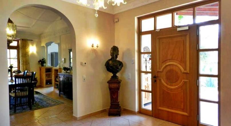 Villa. Finca style. With a lot of charm. And a lot of design. An oasis of PUR.