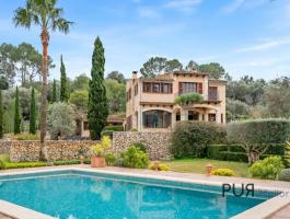 Finca with guest house and pool