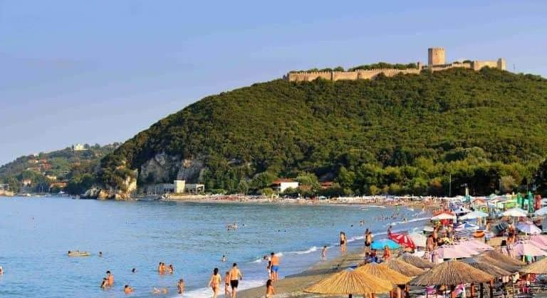Buy a successful apartment/studio boutique hotel 100 meters from the beach