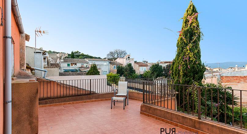 Tuscany in Mallorca? Santa Eugenia is close. Stone house with a lot of flair.