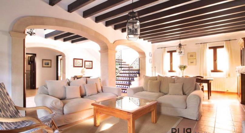 Real rarity. Villa 5 bedrooms. 3 minutes to the sea. Holiday rental license. And the price !