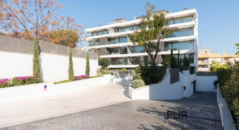 Apartment with garage and communal pool
