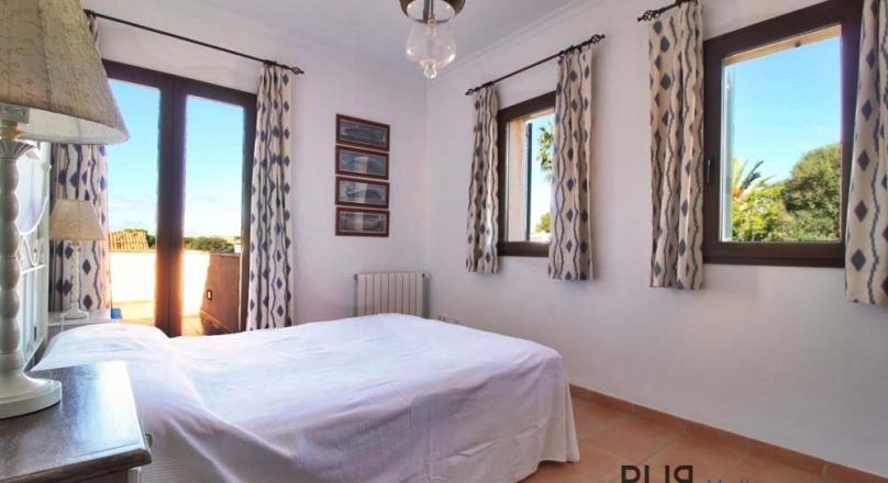 Real rarity. Villa 5 bedrooms. 3 minutes to the sea. Holiday rental license. And the price !
